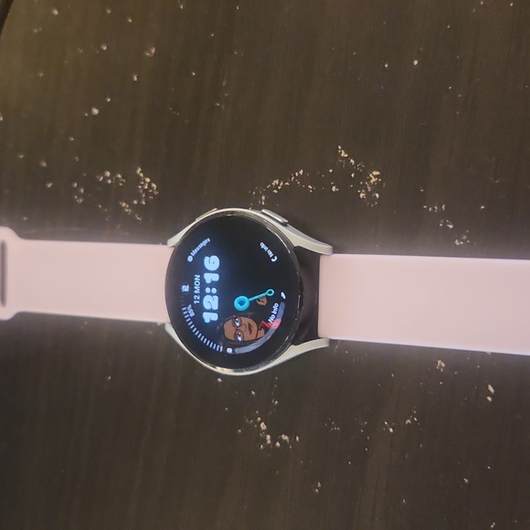 Samsung Watch 4 with watch bands - Picture 5 of 5